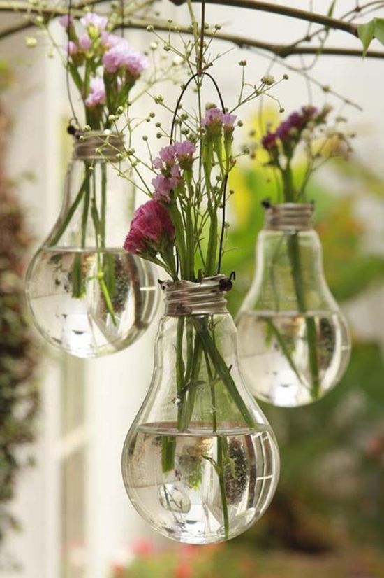 itslittlelaura:  easyandcreative:  Recycling light bulbs. One of the best and original