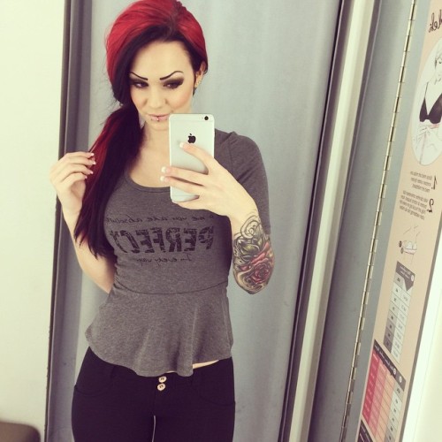 starfucked:  #Atwork 👍💕 #todaysoufitorsomething #redhair #redhead #me #alternative #girl #inked #girlswithtattoos 