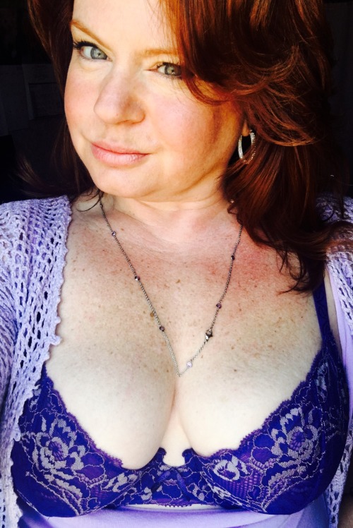 prettylilredhead: I’m wearing my favorite bra! So at work bra flash you’re welcome Red