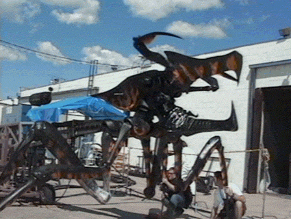 ultrakillblast:Testing Arachnids. Behind the scenes of STARSHIP TROOPERS (1997)