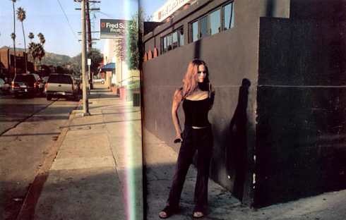 thesaddestchorusgirlintheworld:Fiona loitering morosely around LA while notably lacking both sunglas