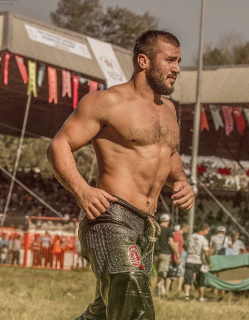 justsayjohnny:  UNF!  That face, body, everything