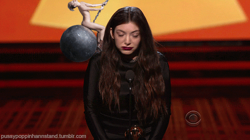 longhornbambam:Miley fucking up music shows again
