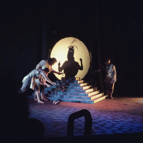 Fantástica última función de Fabulas #Mayas en @teatroGALA c/ @WitsEndPuppets @ActorChema. “Los ratones querían tener alas y el Creador les concedió ser murciélagos”.