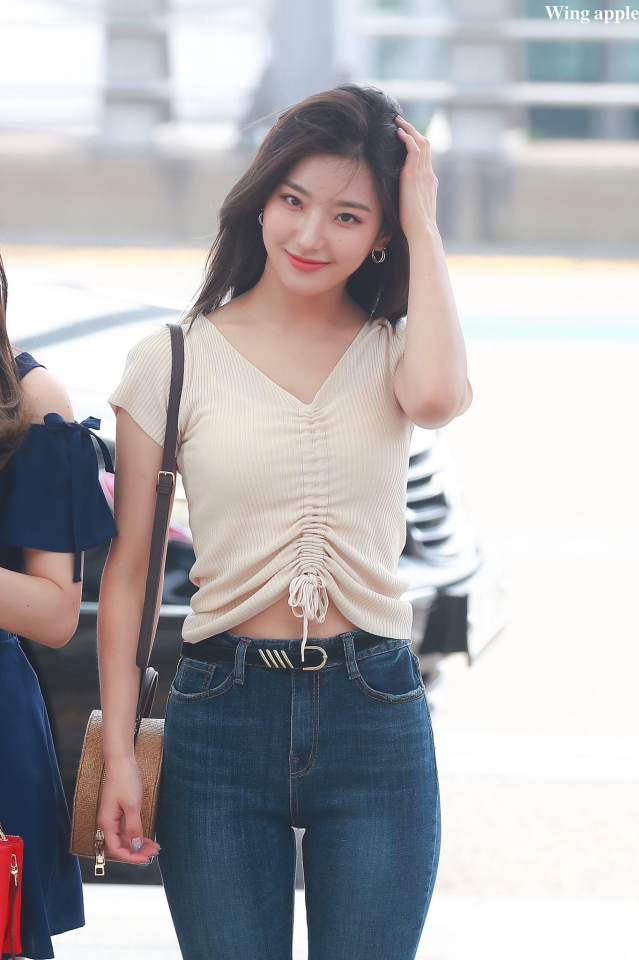 Body of Fromis_9, stunning goddess Saerom