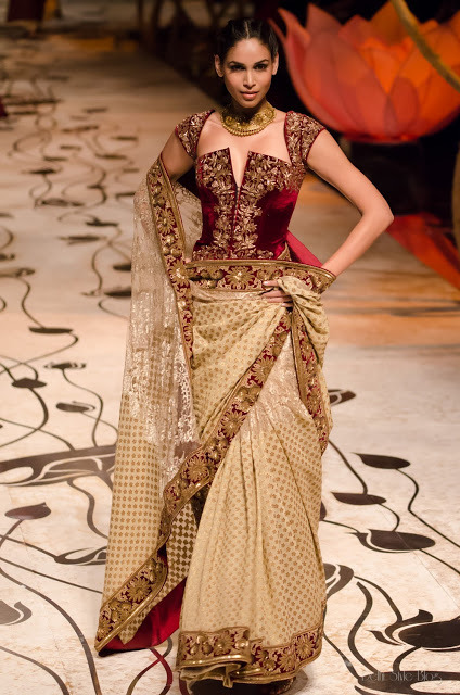 barefootchaos:  seraphica:  Rohit Bal’s collection for India Bridal Fashion Week - absolutely stunning, and (in my opinion) way more interesting and personal than current western trends.  gorgeous. WANT. for random fancy occasions.  