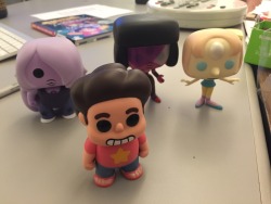 Just in time for the holidays! The steven universe vinyl Pop! figures are now for sale on the Cartoon Network website (Link HERE) and look for them at your local HotTopic in the near future. We got a chance earlier this week to sit down with these guys
