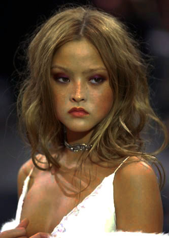 driflloon:devon @   richard tyler fw01  