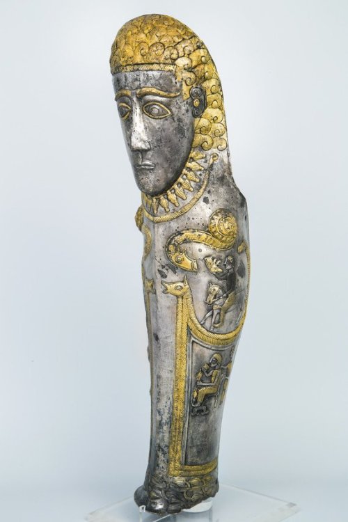 historyarchaeologyartefacts:Greave, Thrace 4th century BCE[569x853]