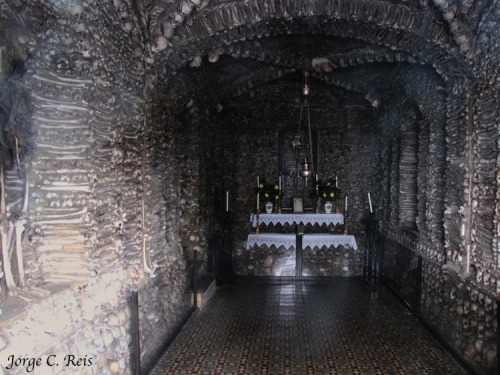 Capela dos Ossos (English: Chapel of Bones) Located in the walled medieval city of Evora, Portugal, the Capela dos Ossos is a 16th century Franciscan chapel lined with skulls and bones that stretch over the interior groin vaulting and all over the walls.