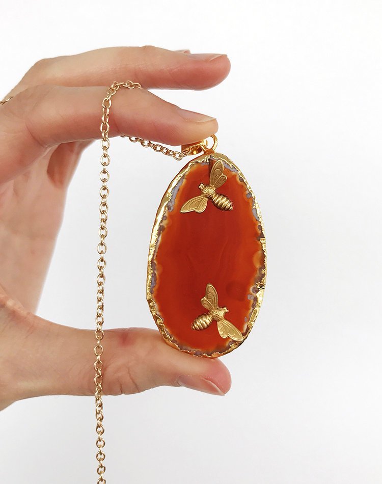 sosuperawesome: Crystal Bee Pendants, by Eclectic Eccentricity on Etsy See our ‘bees’