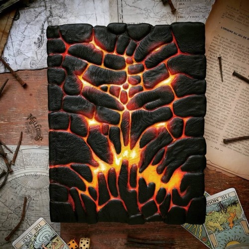 art-woonz:Handmade Leather Journals of Mille CuirsFor more: artwoonz.com