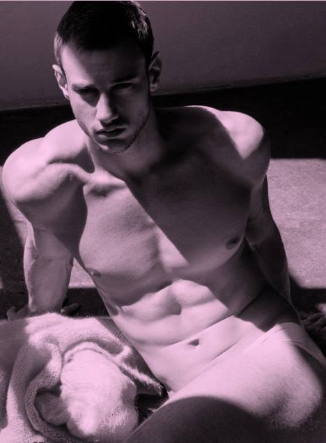 meniloveat5280:  Follow for over 100,000 examples of The Art of Man.  With over 30,000 fans, something is going right.