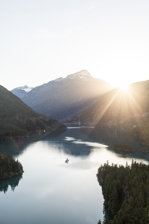 Sunsets in the PNW.Photo by:  @alohacrabs | http://vincentcarabeo.com