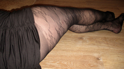 Patterned pantyhose are so hot!