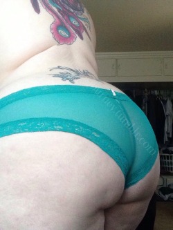 onesubsjourney:  The panties Daddy had me put on for today. It’s only fitting he’s got me in his favorite color for his birthday! 💚