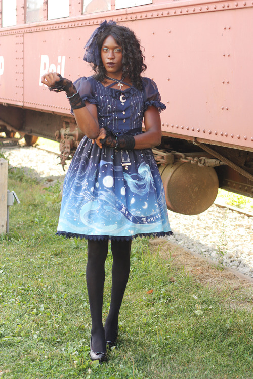 absoluteenigma:  I told myself that I wasn’t going to post any photos of myself in Lolita on this blog, but I’ve been looking at this photo a lot lately. It’s my second favourite coord I’ve ever worn.i have such a love/hate (almost a hate/hate)