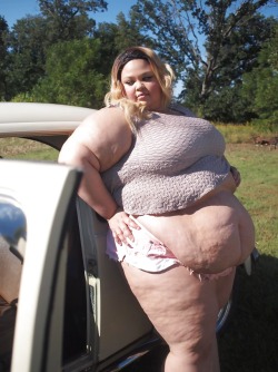 Fatssbbwfeedeebellystuff: Wanna Hook Up With  A Hot Fat Girl? - Click Here! 