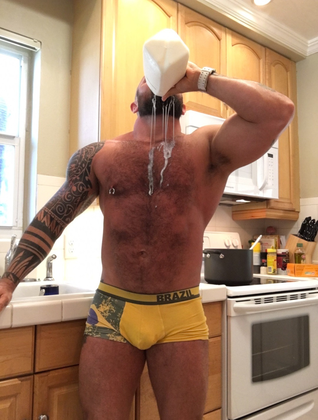 bigredatl:  nippig:  Afonsohttp://myfavoritemusclemen.tumblr.com/archive  That ass