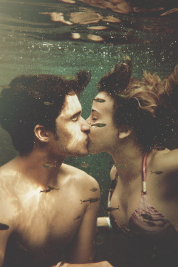 bewhouare2:  Underwater kisses &lt;3 