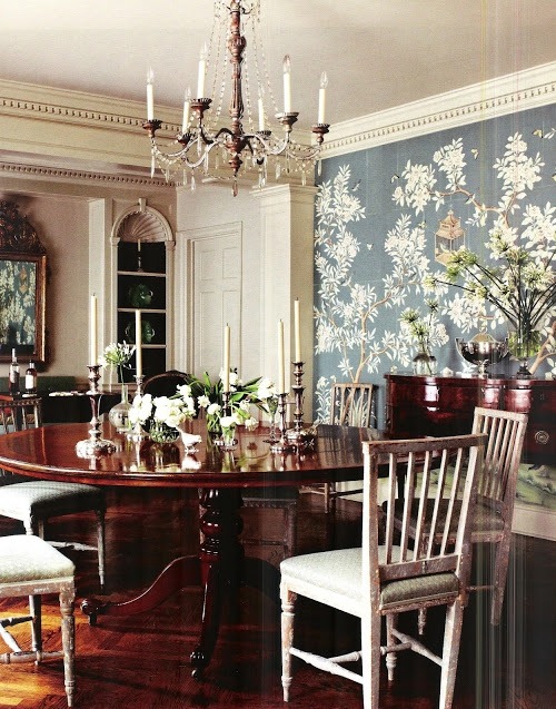 thefoodogatemyhomework:  Love the grey-blue de Gournay wallpaper in this beautiful dining room by Su
