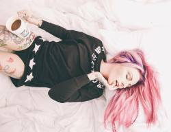 sokispawn:  Every time I see a picture like this I think:STOP CREATING UNREALISTIC STANDARDS!IT IS IMPOSSIBLE FOR A GIRL WITH PINK HAIR TO HAVE WHITE BEDCLOTHES!