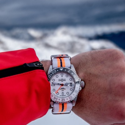 Instagram Repost
davosausa There best view 🏔️ #𝘴𝘰𝘭𝘥𝘰𝘶𝘵 #𝘭𝘪𝘮𝘪𝘵𝘦𝘥𝘦𝘥𝘪𝘵𝘪𝘰𝘯 [ #davosa #monsoonalgear #divewatch #watch #toolwatch ]