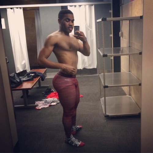 seacrit14:  getitmoist:  IG : Bodyamazin & it is.  Went to college with this guy