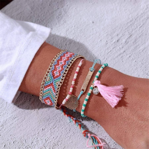 fiona-shaw-only-blog:Bohemian Beaded Fringed Diamond #BraceletFind more&gt;&gt;&gt;h