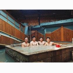 soakingspirit:  Nothing gay about 4 naked guys in a tub. 