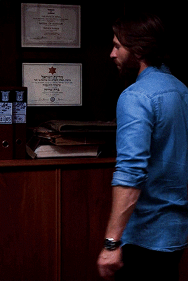 cevanscentral: CHRIS EVANS as ARI LEVINSON in The Red Sea Diving Resort (2019)