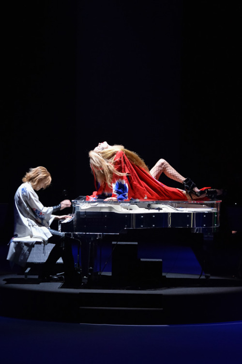 a-pinkspider: Yoshiki @ Mercedes-Benz Fashion Week TOKYO 2016Source: Yahoo | FashionSnap