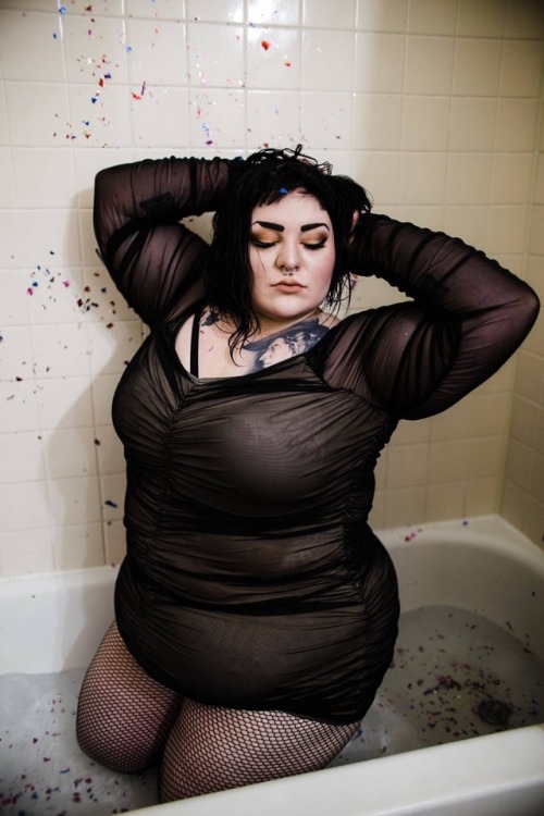 Porn Pics spookyfatbabepower:  I did this shoot to