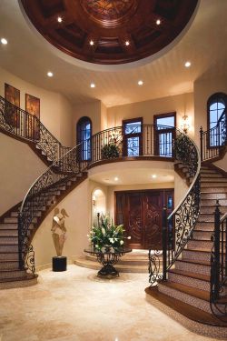 sugarissweet-love:Double staircase++++Always wanted a house that had this.❤️❤️❤️         