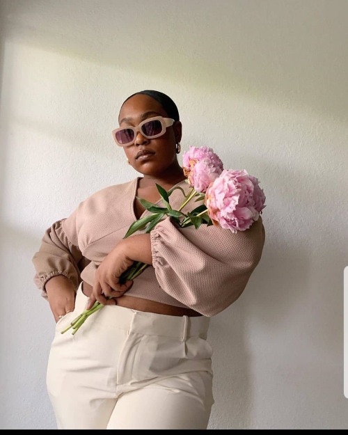 IG @aniyahmorinia Give Black women their flowers. We accept them in the form of recognition, accepta