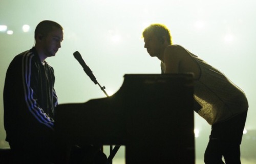 httpiwannadie:josh listening to tyler :’)