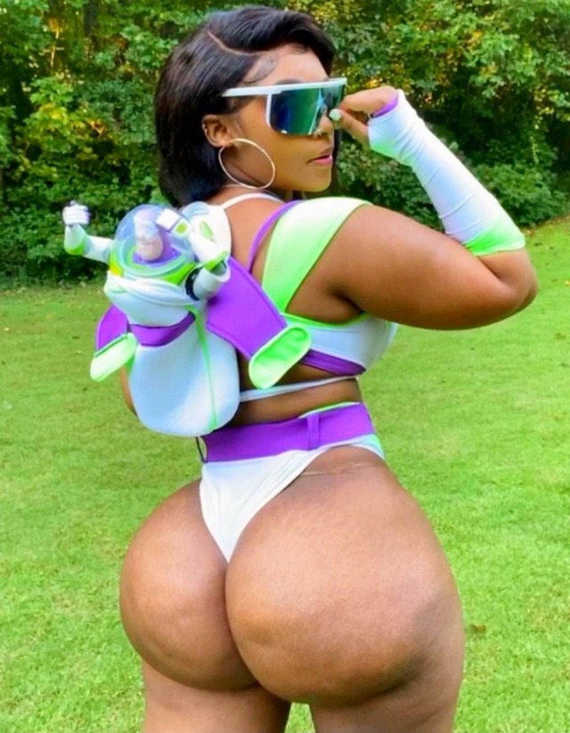 smokesmthn:planet-mansexxxy:  Whopper Me 😍😍😍 #WhopperMe #WCE #BigAss #BlackAss #DarkNiggwitzki #PlanetManSeXXXy Sexxy asf 💓 🙌🏾 