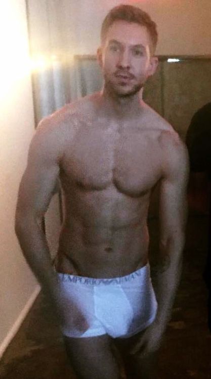 celebrityboyfriend:  Calvin Harris poses in underwear 