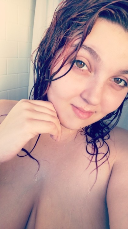 Shower selfies!