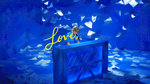 swiftingupstate:because taylor loves the color blue so much