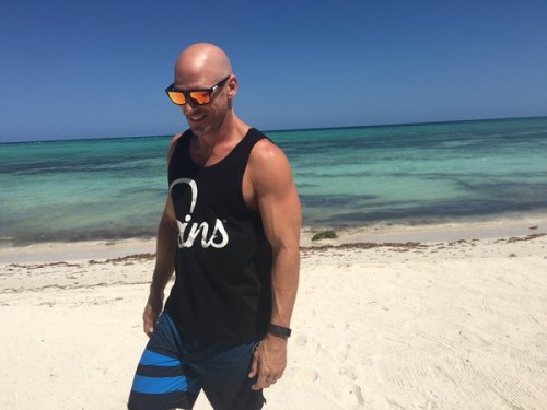 colungafrank:   Johnny Sins       
