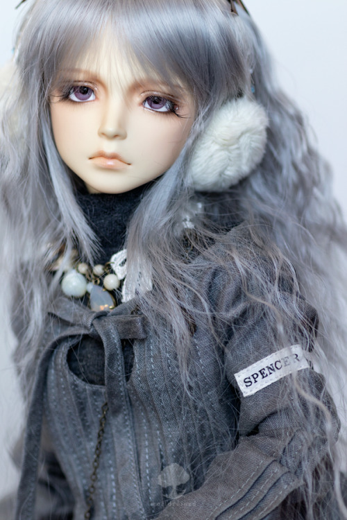 lady of eternal winter
Valyntine (V-noss version) is a Roserindoll Dino head with a faceup by Meggilu and a Volks Unoss body. Her pintuck dress is by KABA and the mock turtleneck is by Lush Berry. Her earmuffs are by Syrup*Bunny, the bag is by...