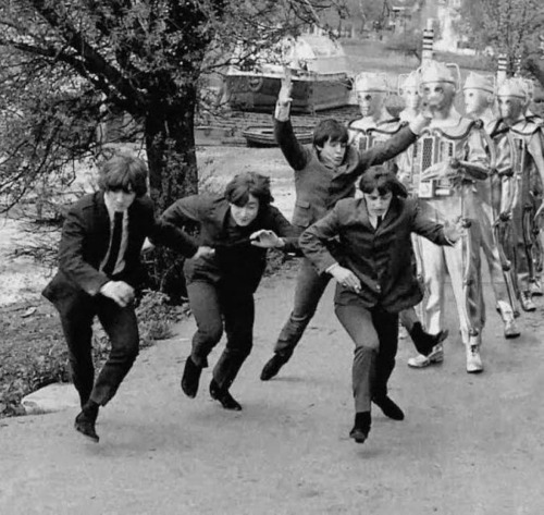 shakealongwithliam: Beatles and Cybermen.