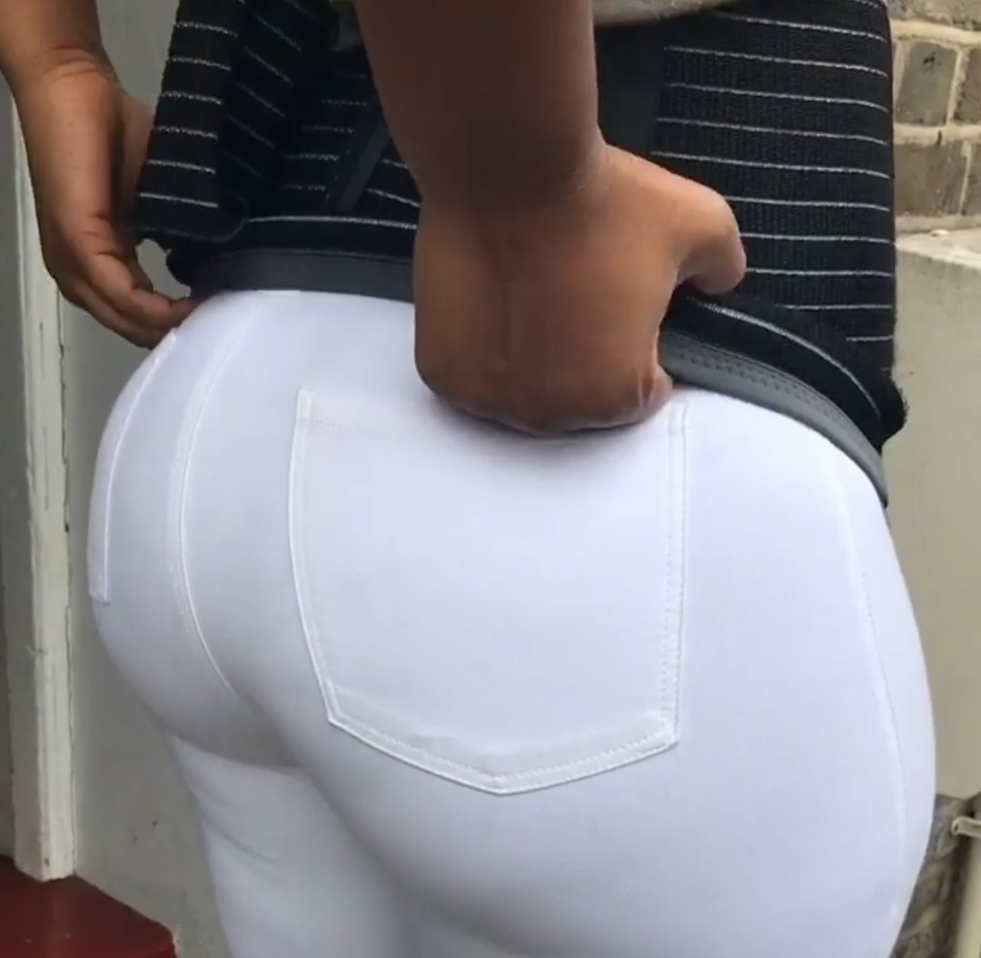 kingjazziedad:  DeliciouslySexy . Curvy. BootiDelicious     Ms AbidiBroni 💜 💜