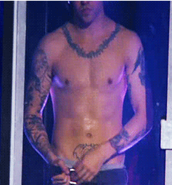 cityofdauntlessdelirium:  Pete Wentz in “Live in Phoenix” 