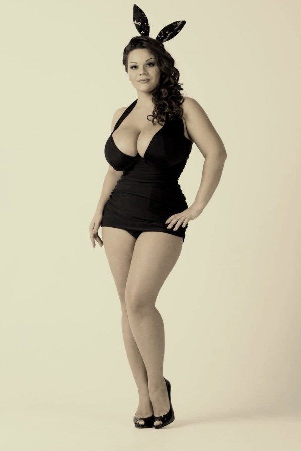 xmarksthecurvygirl:  Smoking hot