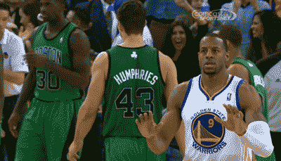 gotta love andre  maaan Stephen curry is the babyfaced killer.