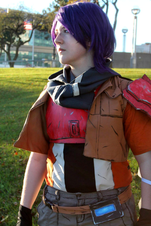 emmanesecosplay:Aint No Rest For the WickedAthena from Borderlands worn at Youmacon 2015Photography 