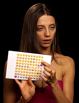mikaeled:Angela Sarafyan describes Clementine Pennyfeather in three emojis