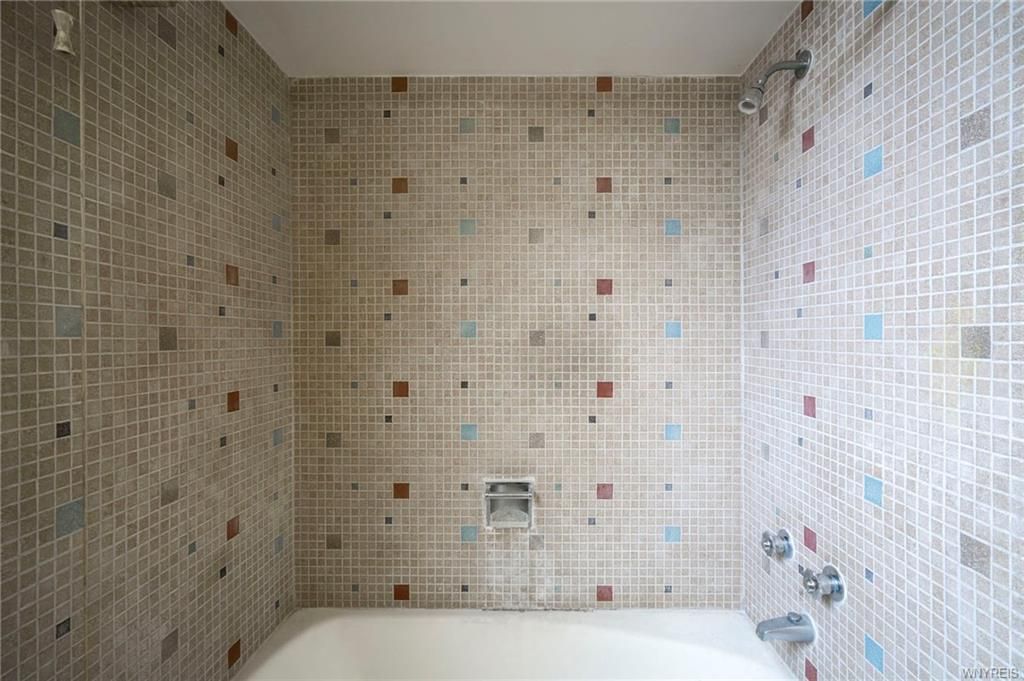 househunting:   $165,000/4 br/2000 sq ft Buffalo, NY   